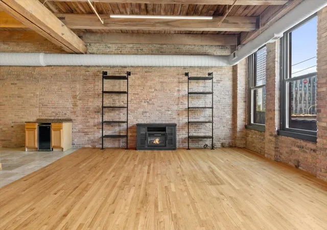 Photo 4 of Condo for sale at 400 S Green St #210, Chicago, IL 60607 | MLS# 12735328 | Listing updated on 2026-10-22