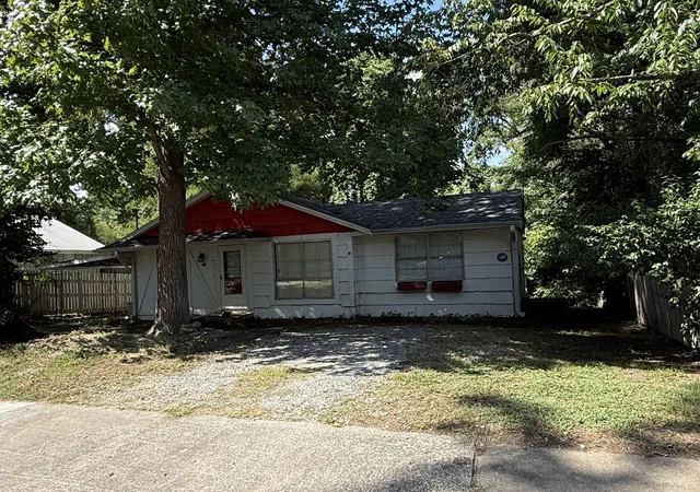 Photo 3 of Single family home for sale at 626 W Rigdon St, Carbondale, IL 62901 | MLS# 12735347 | Listing updated on 2026-09-25