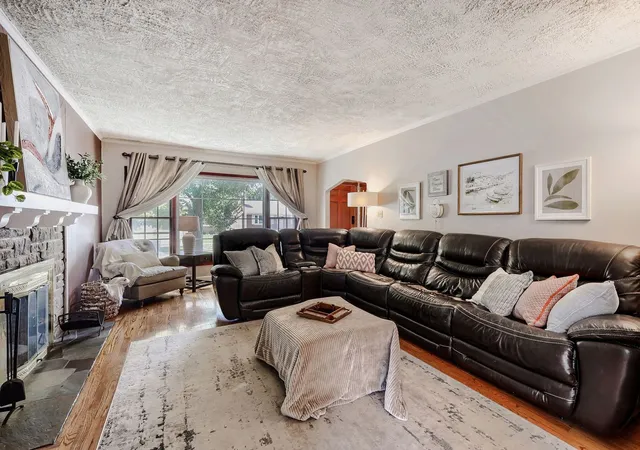 Photo 3 of Single family home for sale at 693 S Spring Rd, Elmhurst, IL 60126 | MLS# 12735355 | Listing updated on 2026-09-13