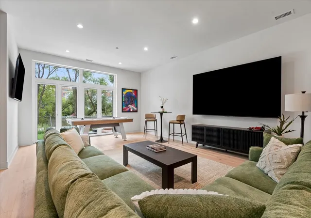 Photo 3 of Townhouse for sale at 2235 W Oakdale Ave #16-B, Chicago, IL 60618 | MLS# 12735373 | Listing updated on 2026-10-07