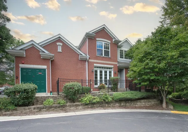 Photo 1 of Townhouse for sale at 44 Lakebreeze Ct, Lake Zurich, IL 60047 | MLS# 12735406 | Listing updated on 2026-09-21
