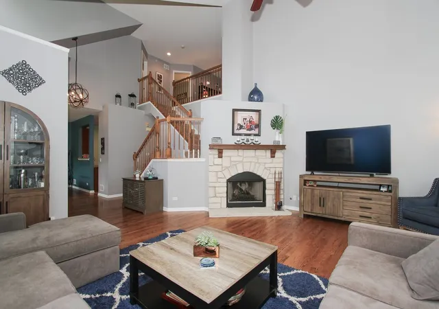 Photo 4 of Townhouse for sale at 44 Lakebreeze Ct, Lake Zurich, IL 60047 | MLS# 12735406 | Listing updated on 2026-09-21