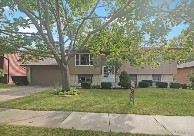 Photo 2 of Single family home for sale at 716 Lara Rd, Normal, IL 61761 | MLS# 12735420 | Listing updated on 2026-10-01