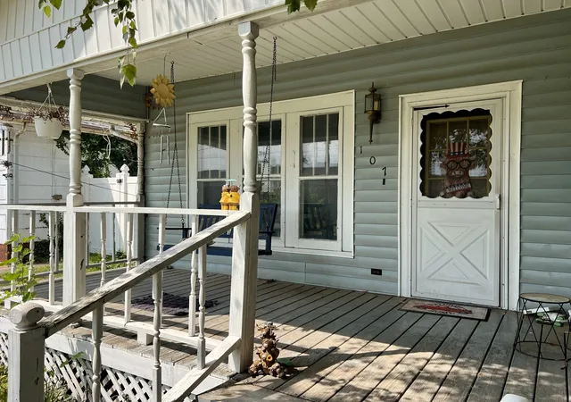 Photo 2 of Single family home for sale at 107 N 19th Street, Herrin, IL 62948 | MLS# 12735448 | Listing updated on 2026-10-07