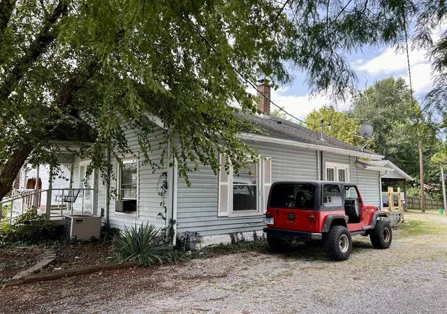 Photo 3 of Single family home for sale at 107 N 19th Street, Herrin, IL 62948 | MLS# 12735448 | Listing updated on 2026-10-07