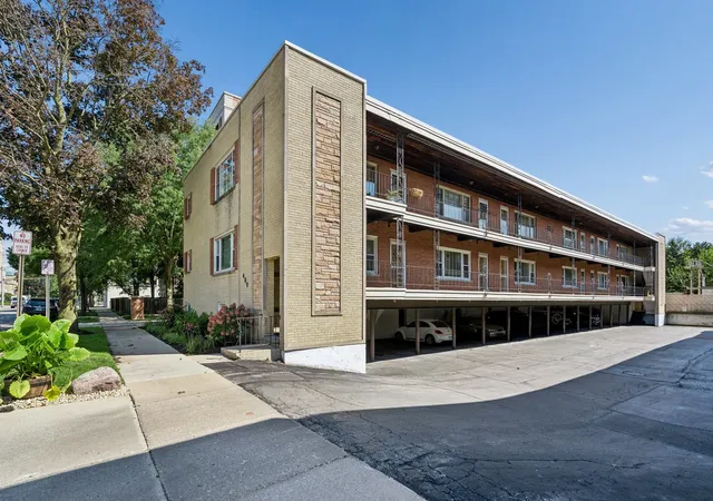 Photo 2 of Condo for sale at 409 Lathrop Ave #1B, River Forest, IL 60305 | MLS# 12735462 | Listing updated on 2026-09-07