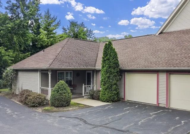 Photo 2 of Sale Pending at 801 Victoria Dr #801, Woodstock, IL 60098 | MLS# 12735501 | Listing updated on 2026-09-20