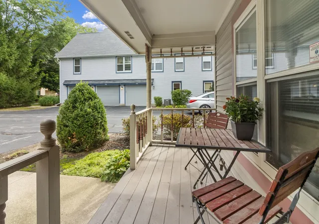 Photo 3 of Sale Pending at 801 Victoria Dr #801, Woodstock, IL 60098 | MLS# 12735501 | Listing updated on 2026-09-20