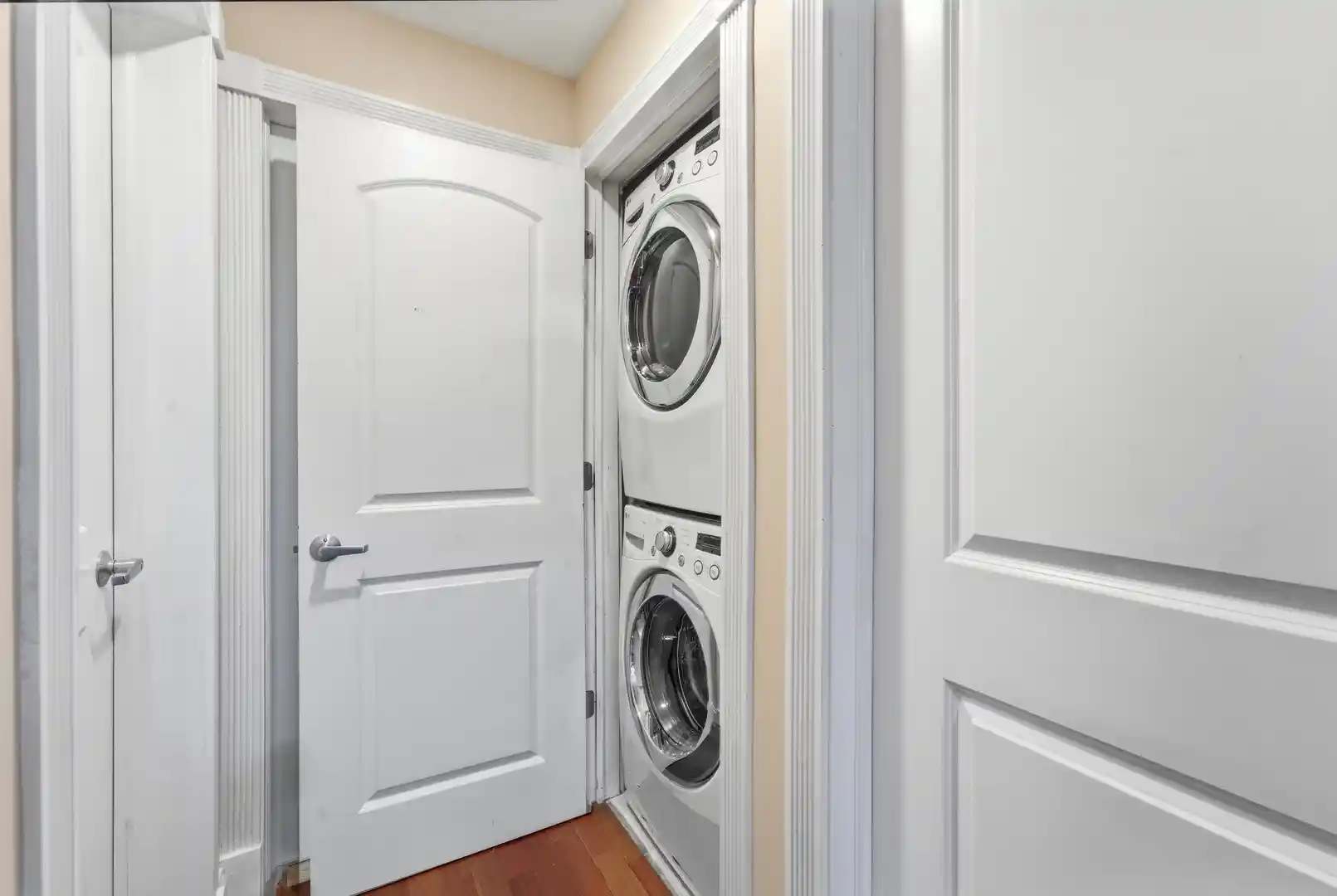 Listing Photo 12 - Condo for sale in 6410 N Hoyne Ave located at 6410 N Hoyne Ave, Chicago, IL 60645 - Unit #2W