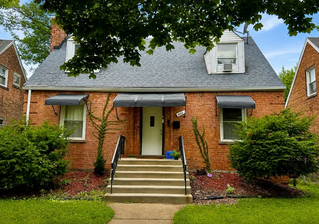 Single family home for sale at 10152 S Bensley Ave, Chicago, IL 60617 | MLS# 12735550
