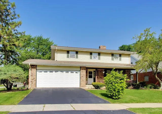 Photo 3 of Single family home for sale at 18026 State Line Ave, Lansing, IL 60438 | MLS# 12735570 | Listing updated on 2026-09-30