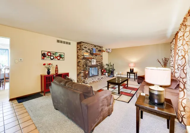 Photo 4 of Single family home for sale at 18026 State Line Ave, Lansing, IL 60438 | MLS# 12735570 | Listing updated on 2026-09-30