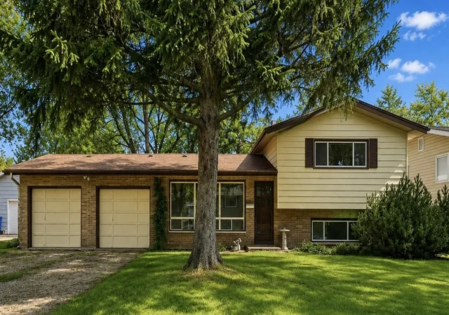 Photo 1 of Single family home for sale at 641 Clover Rd, Wauconda, IL 60084 | MLS# 12735591 | Listing updated on 2026-10-04