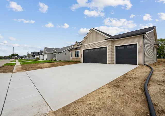 Photo 2 of Single family home for sale at 6113 Duggleby Ave, Davenport, IA 52807 | MLS# 12735605 | Listing updated on 2026-09-26
