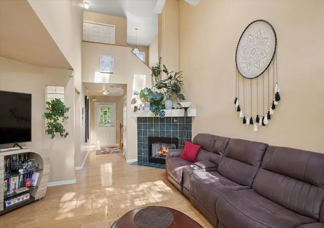 Listing Photo 4 - Condo for sale in building located at 174 Merriford Ln, Roselle, IL 60172 - Unit #174