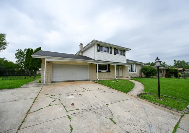 Photo 2 of Single family home for sale at 16417 Blair Ln, Oak Forest, IL 60452 | MLS# 12735618 | Listing updated on 2026-10-05