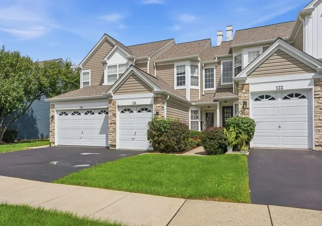 Photo 2 of Sale Pending at 118 Oakton Dr, Lombard, IL 60148 | MLS# 12735648 | Listing updated on 2026-09-26