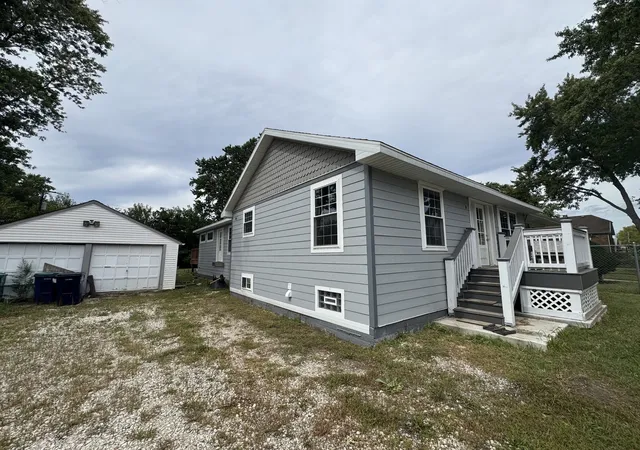 Photo 2 of Single family home for sale at 9630 S Sacramento Ave, Evergreen Park, IL 60805 | MLS# 12735731 | Listing updated on 2026-09-27
