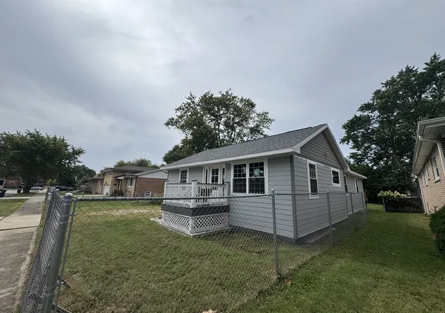 Photo 3 of Single family home for sale at 9630 S Sacramento Ave, Evergreen Park, IL 60805 | MLS# 12735731 | Listing updated on 2026-09-27