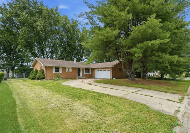 Photo 3 of Single family home for sale at 109 N 3rd Street, Colona, IL 61241 | MLS# 12735736 | Listing updated on 2026-09-11