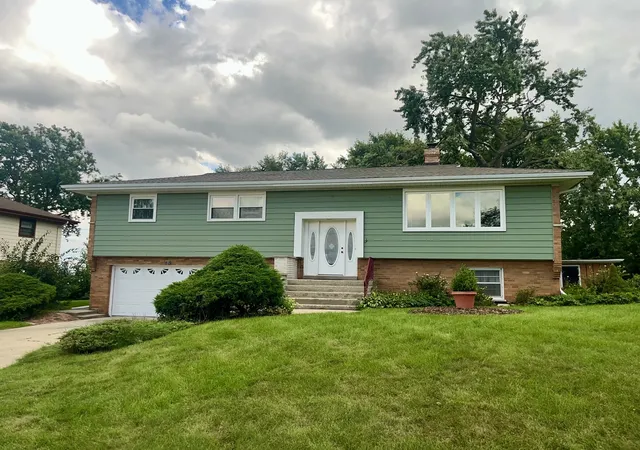 Single family home for sale at 8041 W 91st Street, Hickory Hills, IL 60457 | MLS# 12735741
