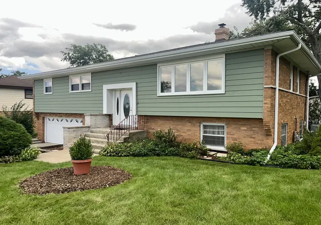 Photo 2 of Single family home for sale at 8041 W 91st Street, Hickory Hills, IL 60457 | MLS# 12735741 | Listing updated on 2026-09-19