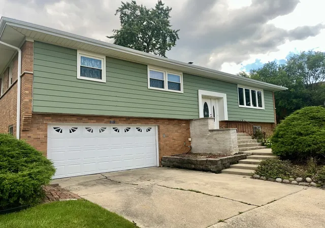 Photo 3 of Single family home for sale at 8041 W 91st Street, Hickory Hills, IL 60457 | MLS# 12735741 | Listing updated on 2026-09-19