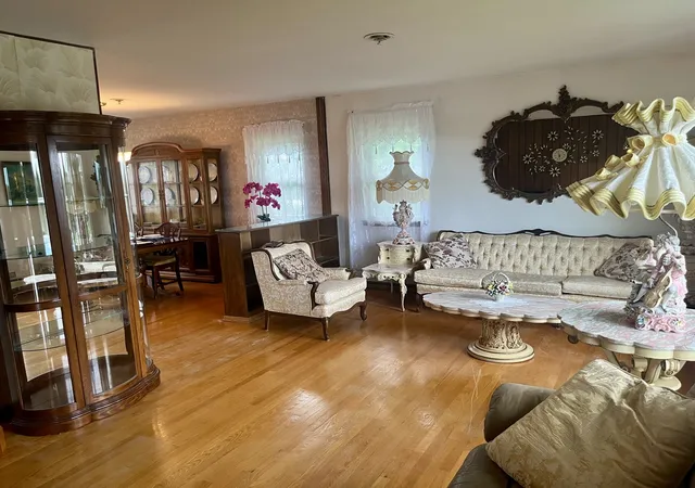 Photo 4 of Single family home for sale at 8041 W 91st Street, Hickory Hills, IL 60457 | MLS# 12735741 | Listing updated on 2026-09-19