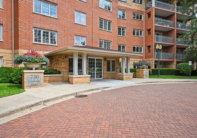Photo 2 of Sale Pending at 730 Creekside Dr #304, Mount Prospect, IL 60056 | MLS# 12735750 | Listing updated on 2026-09-26