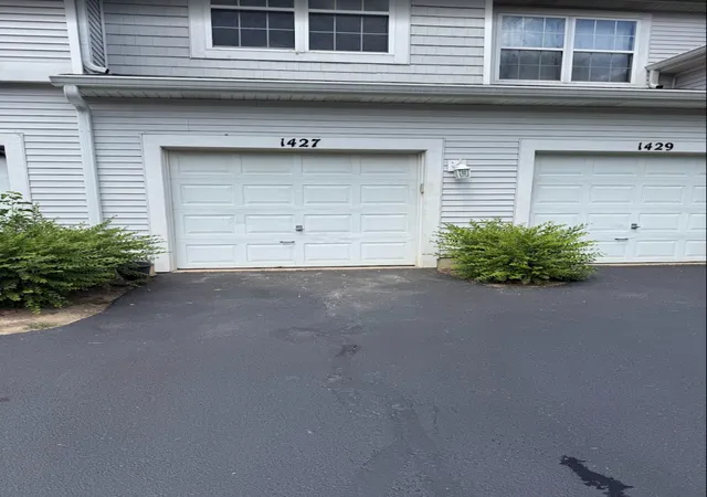 Photo 2 of Townhouse for sale at 1427 Meadowsedge Ln, Carpentersville, IL 60110 | MLS# 12735797 | Listing updated on 2026-09-17