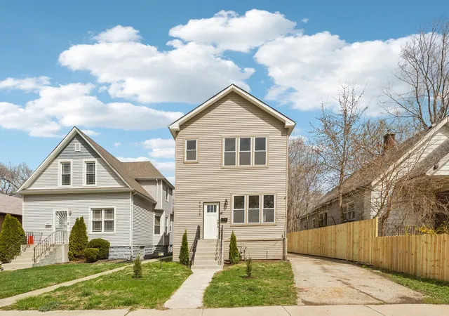 Single family home for sale at 9935 S Winston Ave, Chicago, IL 60643 | MLS# 12735894