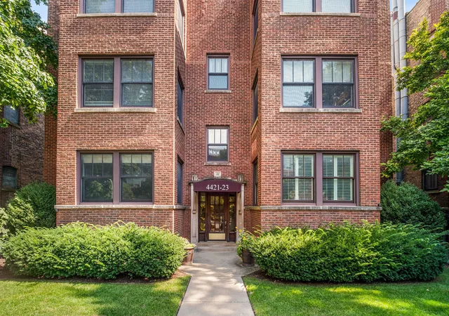 Photo 2 of Condo for sale at 4421 N Beacon St #1S, Chicago, IL 60640 | MLS# 12735943 | Listing updated on 2026-09-16