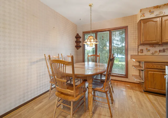 Photo 4 of Single family home for sale at 1086 Hickory Ln, Elk Grove Village, IL 60007 | MLS# 12735957 | Listing updated on 2026-09-20