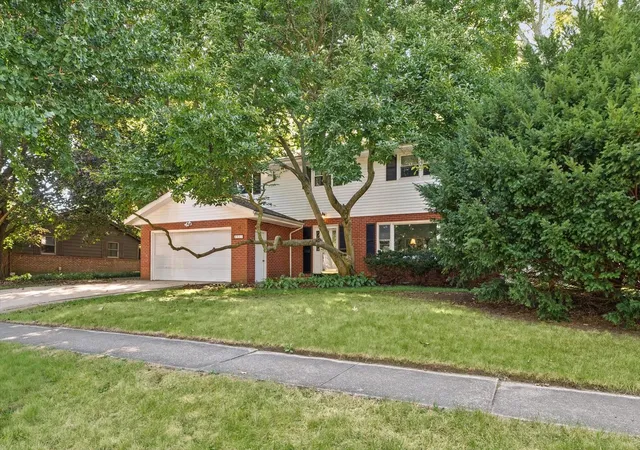 Photo 3 of Single family home for sale at 803 Brighton Dr, Urbana, IL 61801 | MLS# 12735995 | Listing updated on 2026-10-03