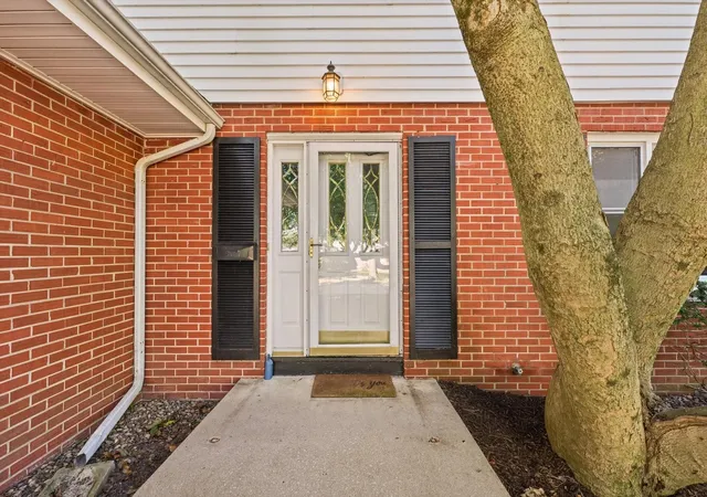 Photo 3 of Single family home for sale at 803 Brighton Dr, Urbana, IL 61801 | MLS# 12735995 | Listing updated on 2026-10-03