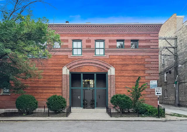 Photo 1 of Sale Pending at 811 W Aldine Ave #6S, Chicago, IL 60657 | MLS# 12736042 | Listing updated on 2026-09-30