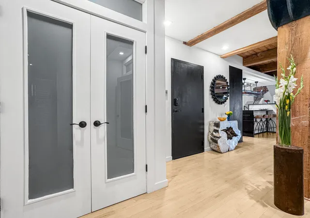 Photo 3 of Sale Pending at 811 W Aldine Ave #6S, Chicago, IL 60657 | MLS# 12736042 | Listing updated on 2026-09-30
