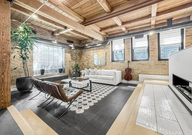 Listing Photo 4 - Condo for sale in building located at 811 W Aldine Ave, Chicago, IL 60657 - Unit #6S