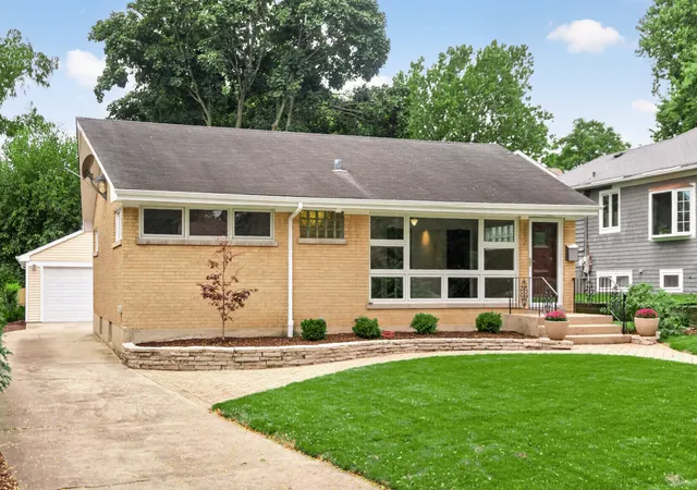Photo 1 of Single family home for sale at 392 Windsor Ave, Glen Ellyn, IL 60137 | MLS# 12736061 | Listing updated on 2026-10-07
