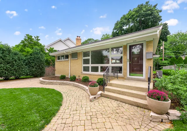 Photo 2 of Single family home for sale at 392 Windsor Ave, Glen Ellyn, IL 60137 | MLS# 12736061 | Listing updated on 2026-10-07
