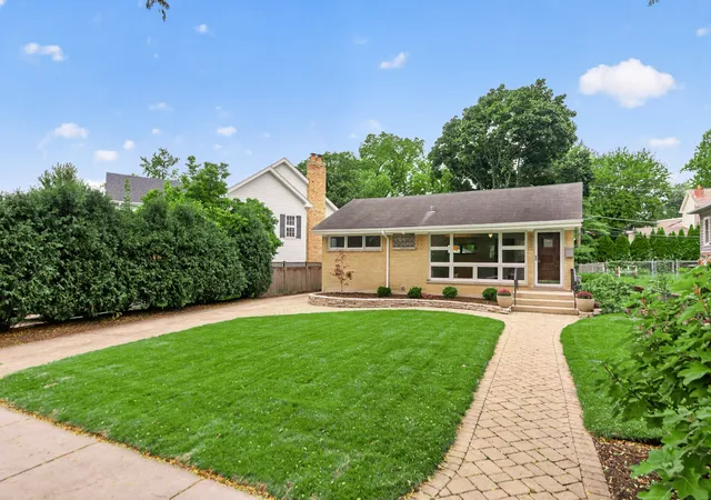 Photo 3 of Single family home for sale at 392 Windsor Ave, Glen Ellyn, IL 60137 | MLS# 12736061 | Listing updated on 2026-10-07