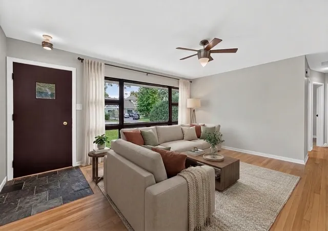Photo 3 of Single family home for sale at 392 Windsor Ave, Glen Ellyn, IL 60137 | MLS# 12736061 | Listing updated on 2026-10-07
