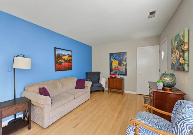 Photo 4 of Single family home for sale at 5601 Lee Ave, Downers Grove, IL 60516 | MLS# 12736122 | Listing updated on 2026-10-07