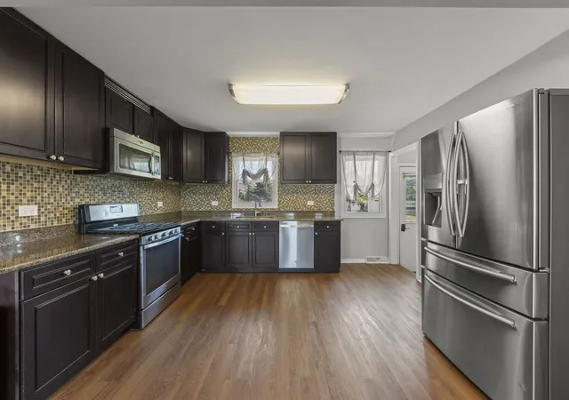 Photo 3 of Single family home for sale at 15911 S Codo Dr, Homer Glen, IL 60491 | MLS# 12736197 | Listing updated on 2026-09-12