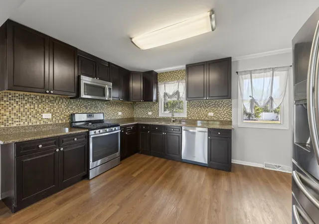 Photo 4 of Single family home for sale at 15911 S Codo Dr, Homer Glen, IL 60491 | MLS# 12736197 | Listing updated on 2026-09-12