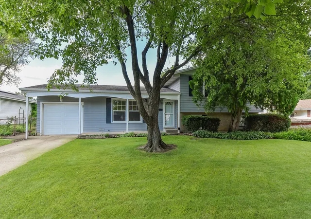 Photo 1 of Sale Pending at 535 Illini Dr, Carol Stream, IL 60188 | MLS# 12736328 | Listing updated on 2026-09-13