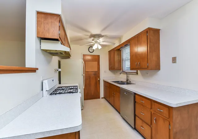 Photo 2 of Sale Pending at 535 Illini Dr, Carol Stream, IL 60188 | MLS# 12736328 | Listing updated on 2026-09-13