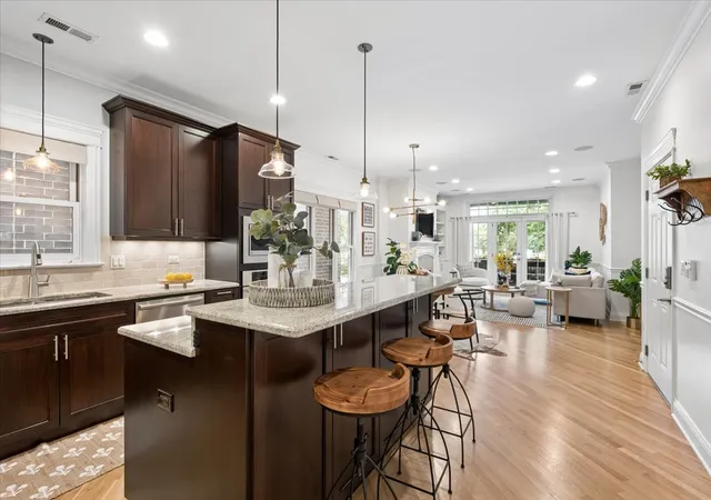 Photo 4 of Sale Pending at 725 W Diversey Pkwy #2W, Chicago, IL 60614 | MLS# 12736339 | Listing updated on 2026-10-01