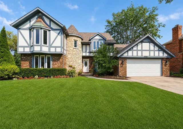Photo 1 of Single family home for sale at 816 Paddock Ln, Libertyville, IL 60048 | MLS# 12736345 | Listing updated on 2026-09-20