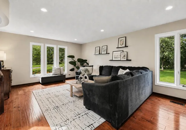 Photo 3 of Single family home for sale at 816 Paddock Ln, Libertyville, IL 60048 | MLS# 12736345 | Listing updated on 2026-09-20